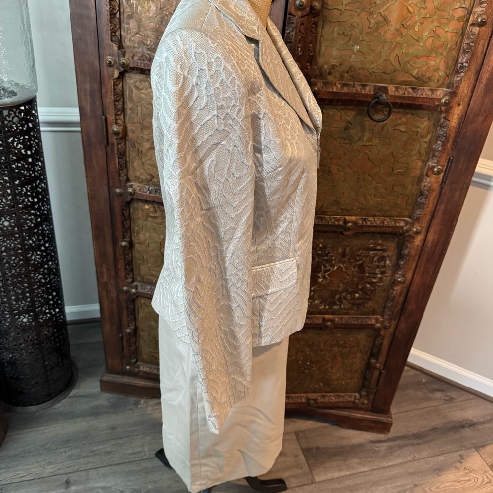 Albert Nipon silver skirt suit 4 - Picture 4 of 11